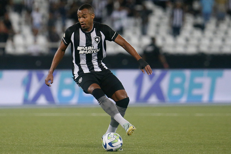 Marlon Freita é titular no meio-campo. (Foto: Vitor Silva/Botafogo)