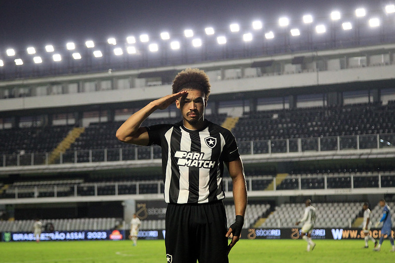 Adryelson.Santos x Botafogo Bragantino pelo Campeonato Brasileiro no Estadio Vila Belmiro. 23 de Julho de 2023, Rio de Janeiro, RJ, Brasil. Foto: Vitor Silva/Botafogo.