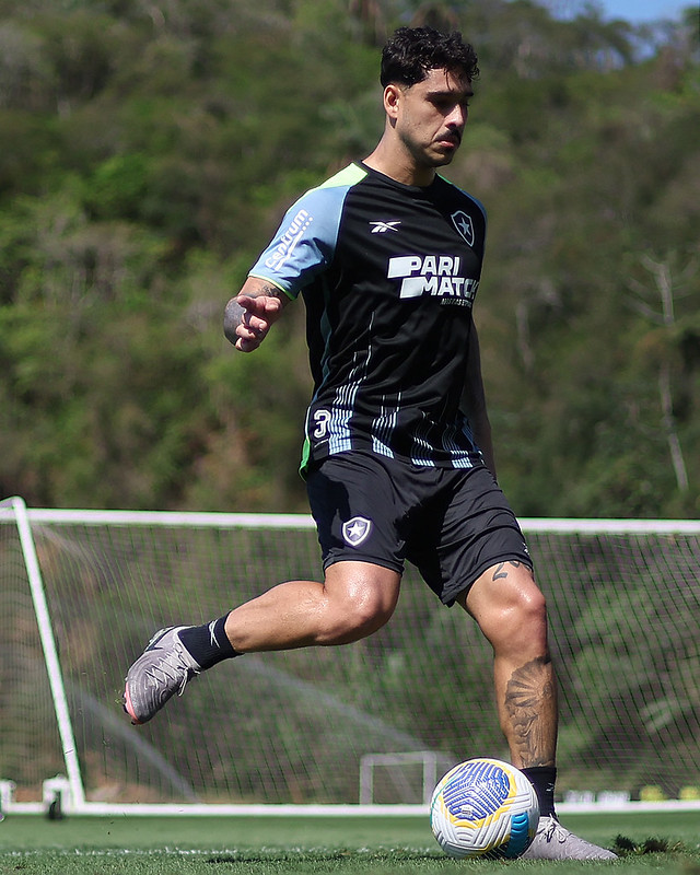 Lucas Halter no Espaço Lonier. (Foto: VVitor Silva/Botafogo)