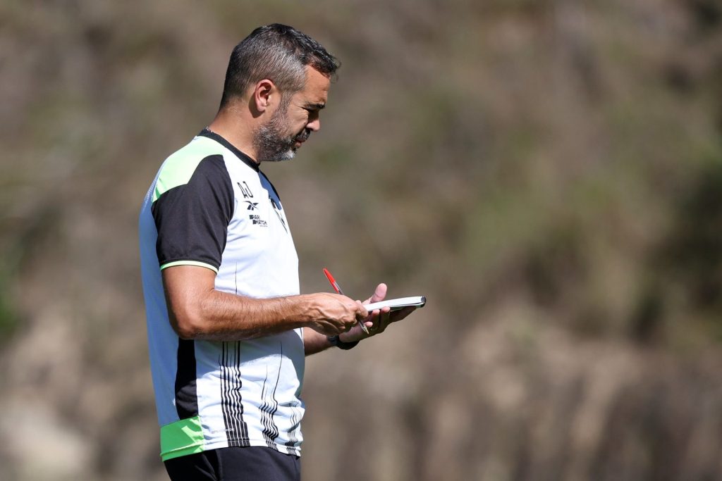 Artur Jorge em treino no Espaço Lonier.  (Foto: Vitor Silva/Botafogo)