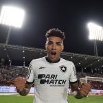 Igor Jesus deve iniciar a partida no lugar de Tiquinho - Vitor Silva/Botafogo