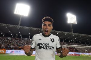 Igor Jesus deve iniciar a partida no lugar de Tiquinho - Vitor Silva/Botafogo