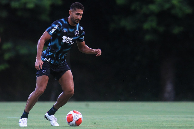 Pablo-volta-a-treinar-e-se-aproxima-da-estreia-pelo-Botafogo