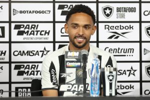 Vitinho foi a contratação mais cara de um defensor em 10 anos. (Foto: Vitor Silva/Botafogo) mercado do Botafogo