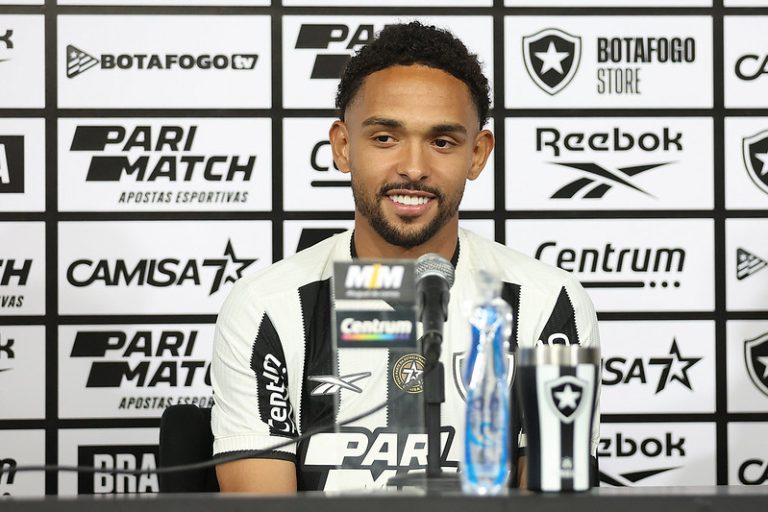 Vitinho foi a contratação mais cara de um defensor em 10 anos. (Foto: Vitor Silva/Botafogo) mercado do Botafogo