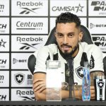 Apresentacao de Alex Telles do Botafog (Foto: Vitor Silva/Botafogo)