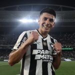 Almada fez um assistência e assinalou um gol. (Vitor Silva/Botafogo)