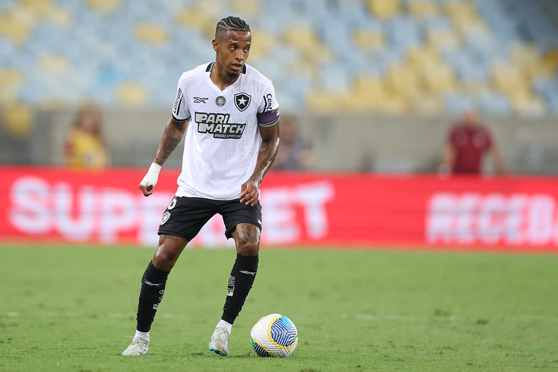 Tchê Tchê substituiu Marlon Freitas, suspenso. (Foto: Vitor Silva/Botafogo)