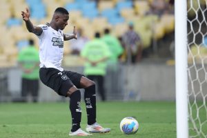 Luiz Henrique faz o gol da vitória Alvinegra. (Foto: Vitor Silva)