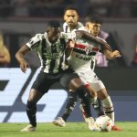 Luiz Henrique em ação contra o São Paulo. (Foto: Vitor Silva/Botafogo)