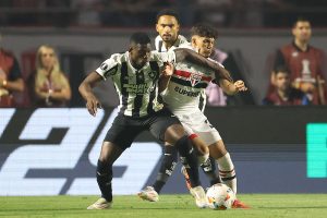 Luiz Henrique em ação contra o São Paulo. (Foto: Vitor Silva/Botafogo)