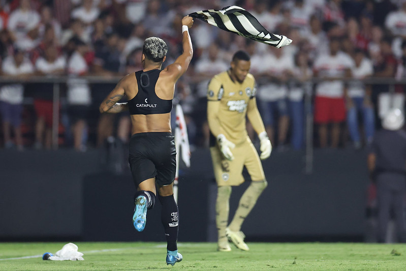 Mathues Martins converteu a última cobrança. (Foto: Vitor Silva/Botafogo) 