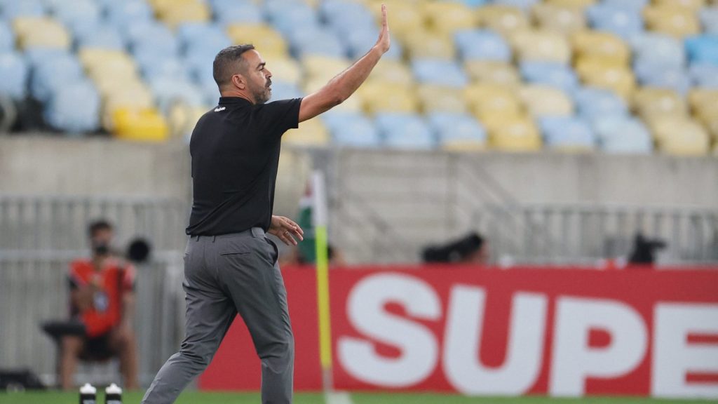 Artur Jorge trabalha a confiança ao time no Campeonato Brasileiro. Foto: Vitor Silva / Botafogo