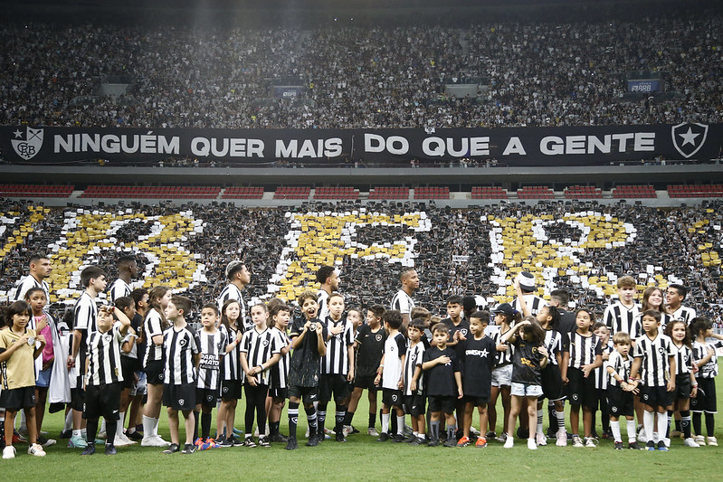 Torcida do Glorioso esteve presente em Brasília. (Foto: Vitor Silva/Botafogo)