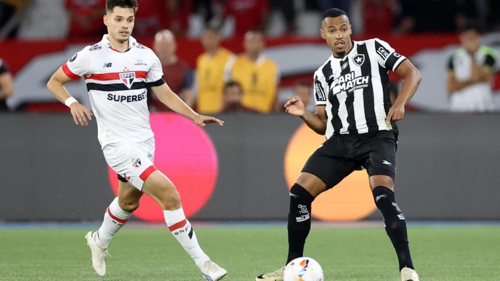 Marlon em ação contra o São Paulo. (Foto: Vitor Silva / Botafogo)