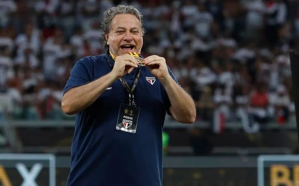 Julio Casares no comando do São Paulo. (Foto: Rubens Chiri/São Paulo)