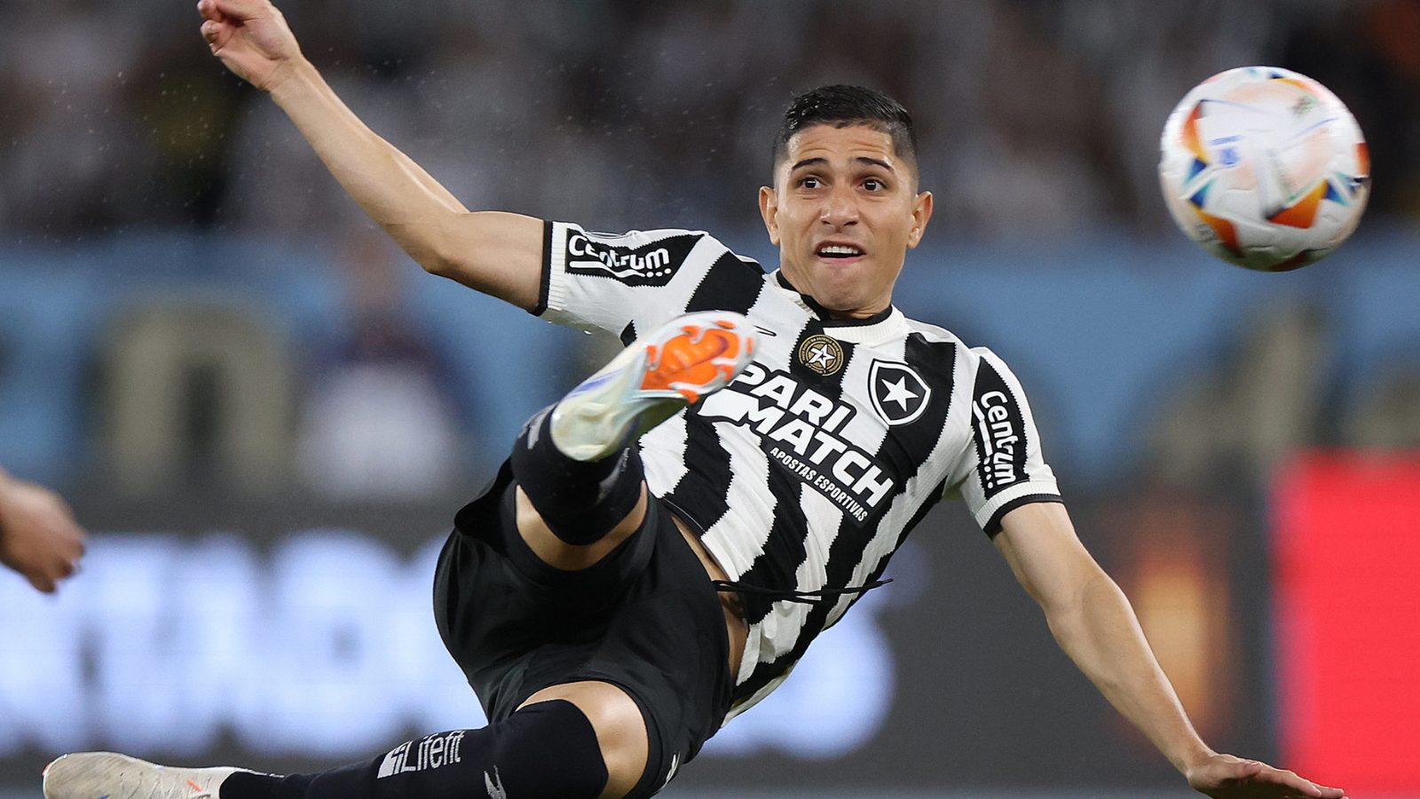 Savarino no radar do Catar: Botafogo pode perder sua estrela ainda em 2025 - Meu Botafogo