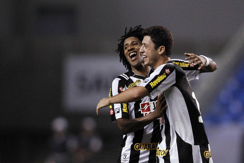 Bruno Cortez foi eleito o melhor lateral esquerdo do Troféu Mesa Redonda de 2011 pelo Botafogo 