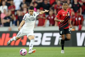 Savarino se destacou com mais uma bela assistência. (Foto: Vitor Silva/Botafogo)