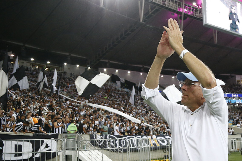 Textor comparou o Estádio do Maracanã ao de Wimbley. (Foto: Vitor Silva)