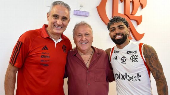 Zico ladeado por Tite e Gabigol. (Foto: Marcelo Cortes/Flamengo)