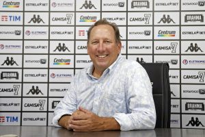 John Textor chega ao Botafogo no Estadio Nilton Santos. 08 de Janeiro de 2022, Rio de Janeiro, RJ, Brasil. Foto: Vitor Silva/Botafogo.