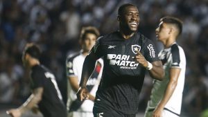 Bastos em Vasco x Botafogo (Foto: Vitor Silva)