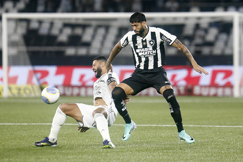 Atlético-MG x Botafogo Barboza vs hulk . Botafogo x Atletico MG pelo Campeonato Brasileiro no Estadio Niltos Santos. 07 de Julho de 2024, Rio de Janeiro, RJ, Brasil. Foto: Vitor Silva/Botafogo.