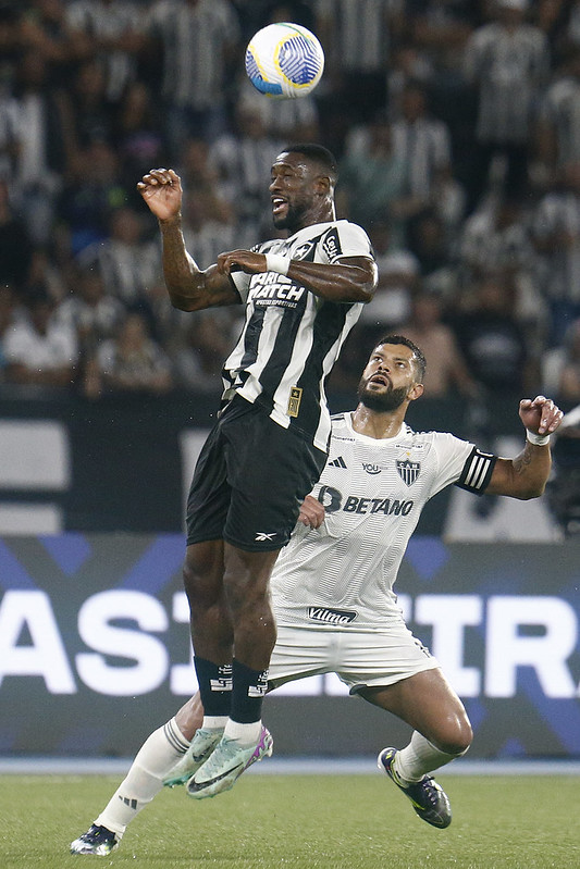 bastos vs hulk Botafogo x Atletico-MG pelo Campeonato Brasileiro no Estadio Niltos Santos. 07 de Julho de 2024, Rio de Janeiro, RJ, Brasil. Foto: Vitor Silva/Botafogo.