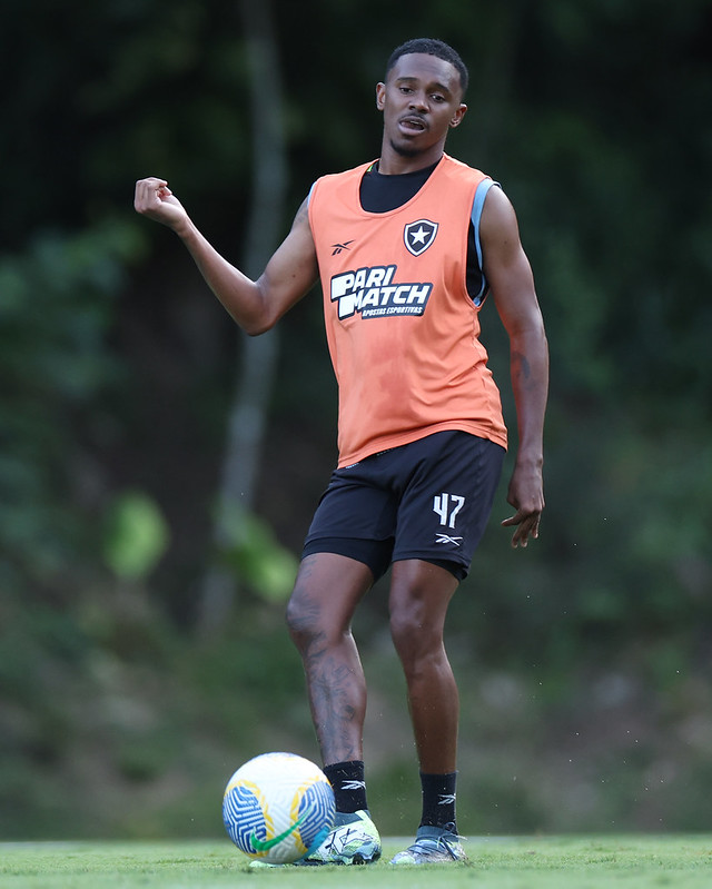 Jeffinho. Treino do Botafogo, Esoaco Lonier. 01 de Novembro de 2024, Rio de Janeiro, RJ, Brasil. Foto: Vitor Silva/Botafogo.

