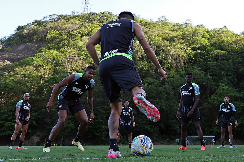 Treino do Botafogo, Esoaco Lonier. 01 de Novembro de 2024, Rio de Janeiro, RJ, Brasil. Foto: Vitor Silva/Botafogo.