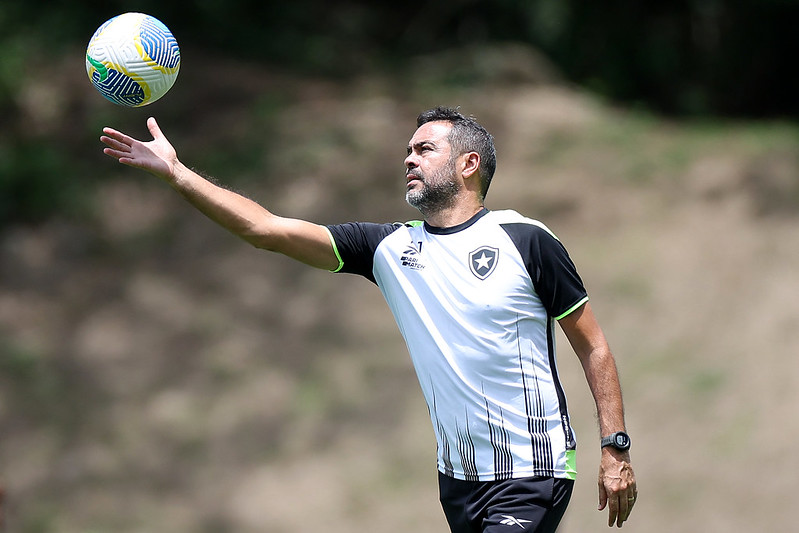 Artur Jorge. Treino do Botafogo, Esoaco Lonier. 07 de Novembro de 2024, Rio de Janeiro, RJ, Brasil. Foto: Vitor Silva/Botafogo.