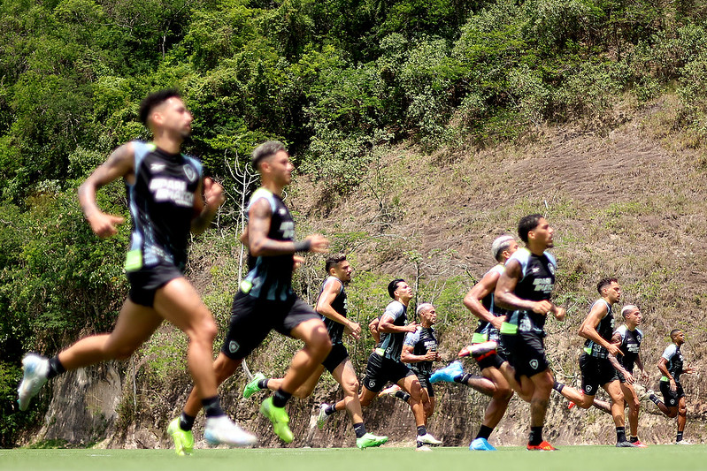 Treino do Botafogo, Esoaco Lonier. 07 de Novembro de 2024, Rio de Janeiro, RJ, Brasil. Foto: Vitor Silva/Botafogo.

