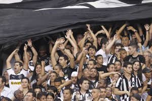 Torcida do Botafogo (Foto: Wagner Meier/AGIF)