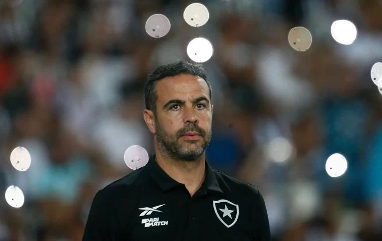 Artur Jorge. Botafogo x Vitoria pela Copa Brasil no Estadio Niltos Santos. 02 de Maio de 2024, Rio de Janeiro, RJ, Brasil