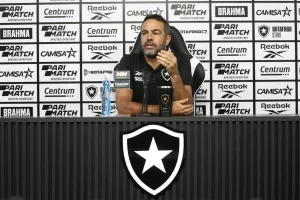 Artur Jorge. Coletiva de imprensa. Treino do Botafogo no Estadio Nillton Santos. 25 de Novembro de 2024, Rio de Janeiro, RJ, Brasil. Foto Vitor Silva Botafogo