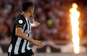 tiquinho soares foto vitor silva botafogo