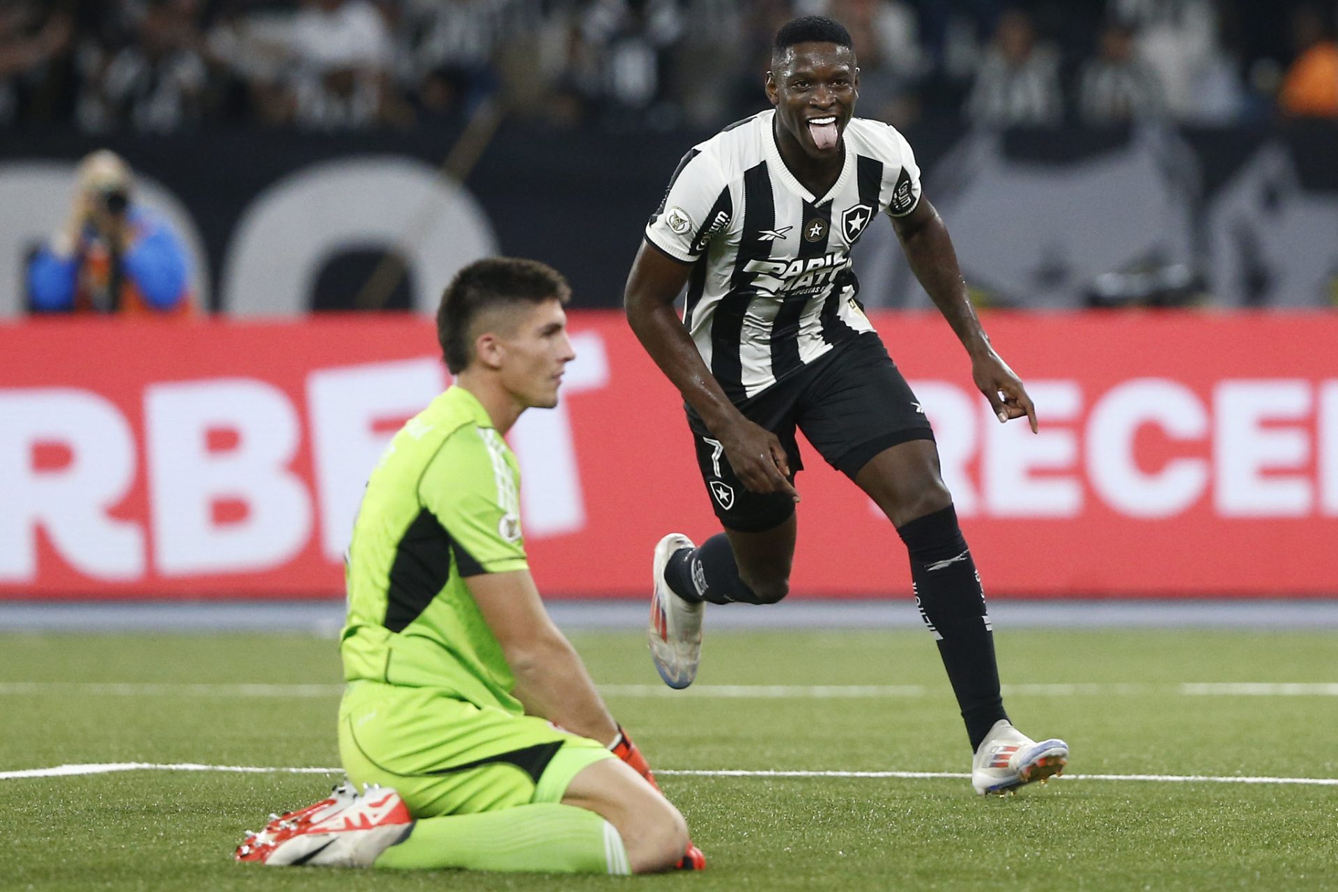 Caminho livre para o Botafogo? Rival brasileiro 'desiste' de contratar Luiz Henrique; saiba detalhes - Meu Botafogo