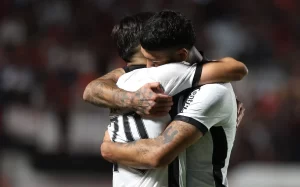 Romero e Barboza. Atletico GO x Botafogo pelo Campeonato Brasileiro no Estadio Antonio Accioly. 03 de Agosto de 2024, Goiania, GO, Brasil. Foto: Vitor Silva/Botafogo.