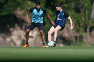 Segovia e Sauer. Treino do Botafogo no Espaco Lonier 05 de Julho de 2023, Rio de Janeiro, RJ, Brasil. Foto: Vitor Silva/Botafogo.