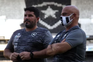 Barroca e Paulo Ribeiro. Treino Botafogo no Estadio Nilton Santos. 19 de Janeiro de 2021, Rio de Janeiro, RJ, Brasil. Foto: Vitor Silva/Botafogo.