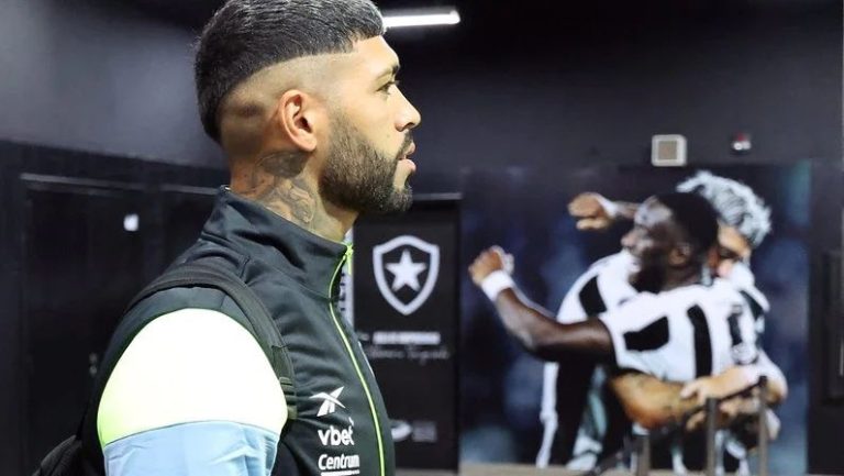 Alexsander Barboza, jogador do Botafogo. Foto: Vitor Silva