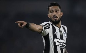 Alex Telles, jogador do Botafogo. Foto: Jorge Rodrigues/AGIF