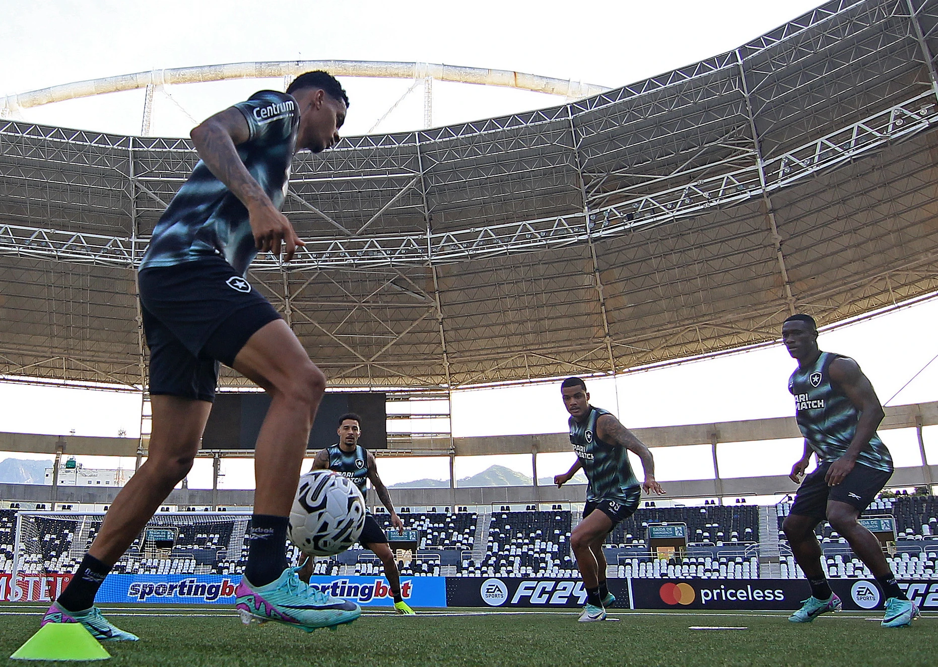 Botafogo quer manter embalo contra o desesperado Sport neste domingo (20), às 17h30 - Meu Botafogo