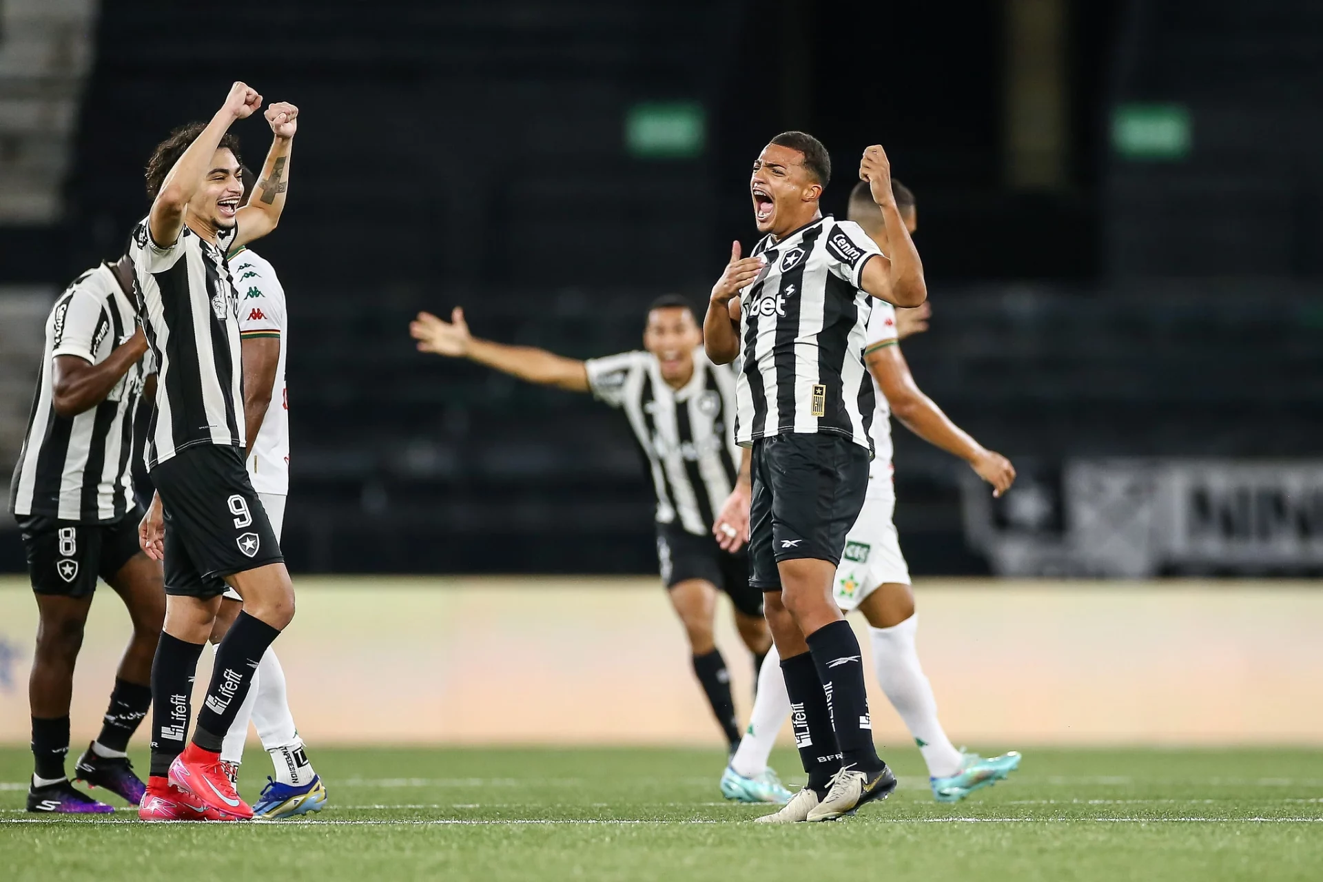 Bastidores quentes: por que o Botafogo abriu mão de Kayke de apenas 20 anos agora? - Meu Botafogo