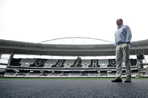 John Textor chega ao Botafogo no Estadio Nilton Santos. 08 de Janeiro de 2022, Rio de Janeiro, RJ, Brasil. Foto: Vitor Silva/Botafogo.