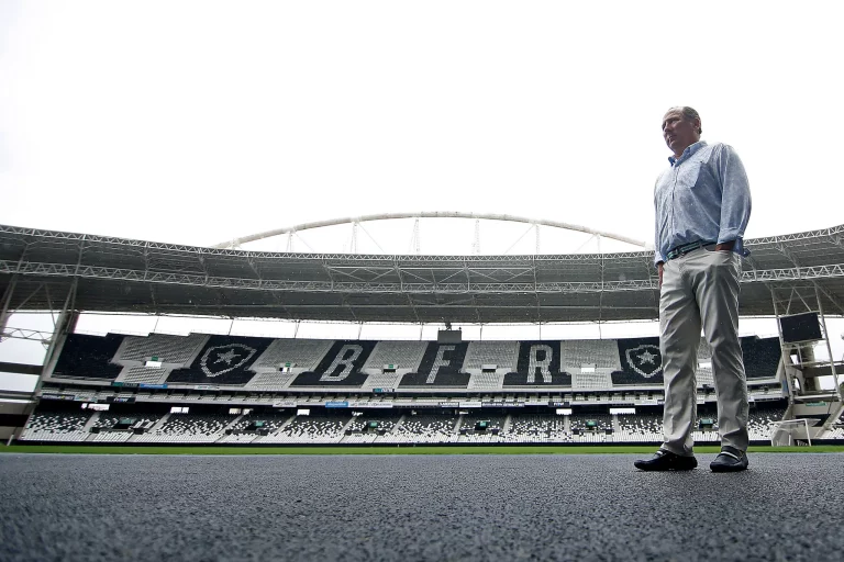 John Textor chega ao Botafogo no Estadio Nilton Santos. 08 de Janeiro de 2022, Rio de Janeiro, RJ, Brasil. Foto: Vitor Silva/Botafogo.