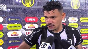 Tiquinho Soares em entrevista pós-jogo: Foto: Reprodução GE