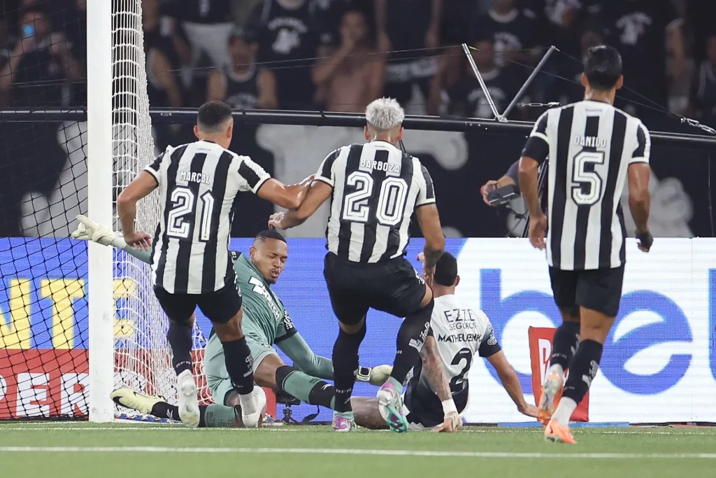John. Botafogo x Corinthians pelo Campeonato Brasileiro no Estadio Niltos Santos. 14 de Setembro de 2024, Rio de Janeiro, RJ, Brasil. Foto: Vitor Silva/Botafogo.