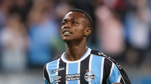 Nathan Fernandes em ação pelo Grêmio. Foto: Pedro H. Tesch/Getty Images